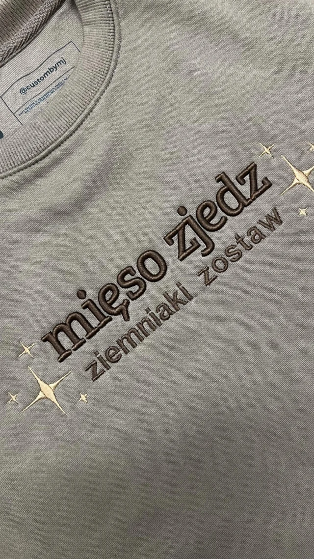 Otwieram łańcuszek na kultowe teksty rodziców! 😂 Mój ulubiony to zdecydowanie „nie rób takich min, bo Ci tak zostanie” ❤️ • haft • mama • macierzyństwo • personalizowany prezent • rękodzieło • pomysł na prezent • #mama #mamaicórka #mamaisyn #mojewszystko #mojemaleństwo #mojedziecko #mojedzieci #jestemmama #jestemmamą #instadzieci #instadziecko #instamama #instamatki #instamatka #mojsynek #mojacóreczka #coreczkamamusi #synekmamusi #synektatusia #coreczkatatusia #rękodzieło_pl #rekodzielo_pl #haft #pamiątka #prezentdlamamy #prezentdlaniej #personalizowanyprezent #personalizowaneprezenty #ręcznierobione #polskierękodzieło
