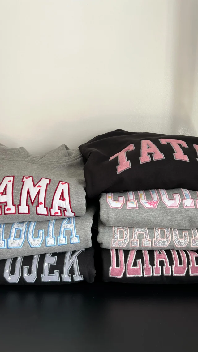 Największe zlecenie na bluzy sentymentalne (jak do tej pory ❤️🤭) • haft • mama • macierzyństwo • personalizowany prezent • rękodzieło • pomysł na prezent • #mama #mamaicórka #mamaisyn #mojewszystko #mojemaleństwo #mojedziecko #mojedzieci #jestemmama #jestemmamą #instadzieci #instadziecko #instamama #instamatki #instamatka #mojsynek #mojacóreczka #coreczkamamusi #synekmamusi #synektatusia #coreczkatatusia #rękodzieło_pl #rekodzielo_pl #haft #pamiątka #prezentdlamamy #prezentdlaniej #personalizowanyprezent #personalizowaneprezenty #ręcznierobione #polskierękodzieło
